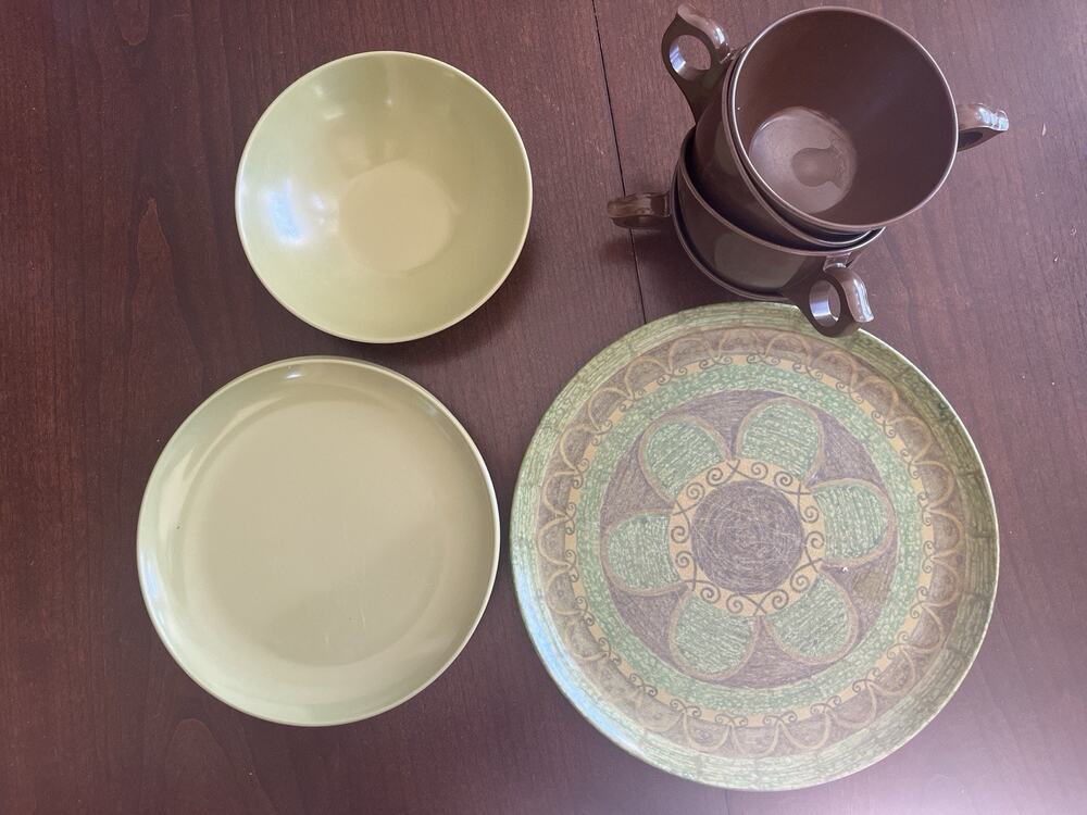 Vintage Tupperware? Avocado Green Dinnerware Set 10 Pc Bowl Plates Cups